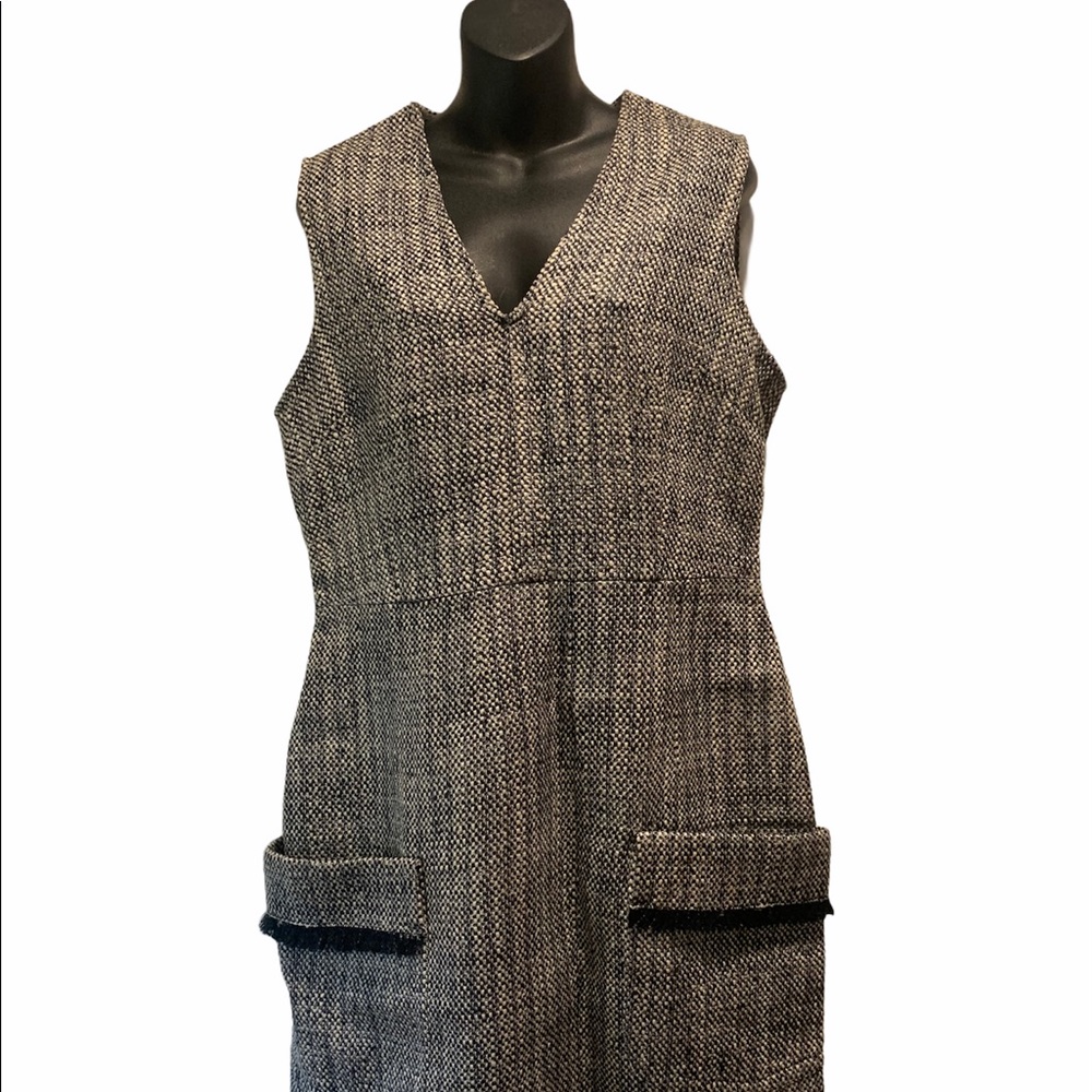 Sleeveless dress